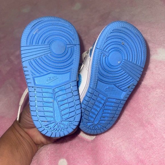 Jordan 1 Mid
Sneaker School Game Winner - Picture 7 of 8